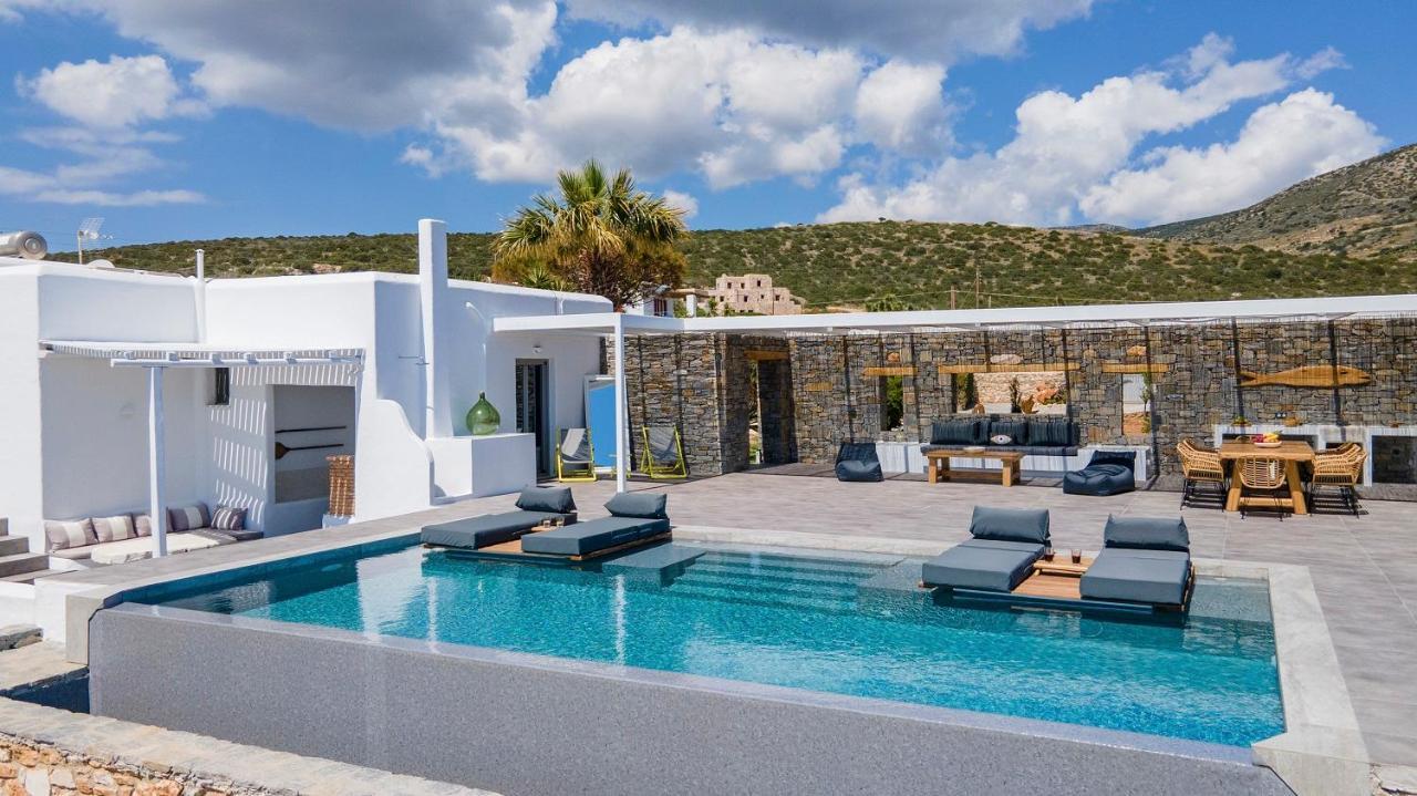 Azzuro On Faragas Aliki (Paros)